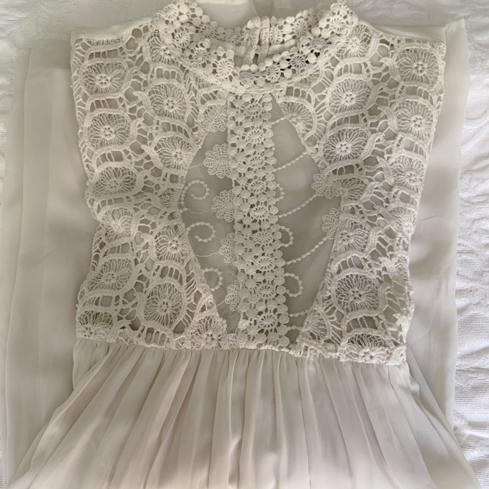 🌸Beautiful Boohoo Lace Dress 🌸